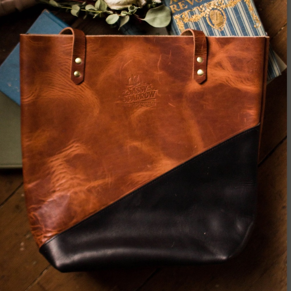 The Sassy Sparrow "Vienna" Leather Tote - Picture 3 of 16